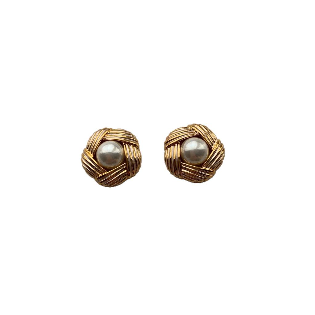 Gold Three-Dimensional Woven Pearl Stud Earrings French Retro Light Luxury Texture High-End Sense Fashion Three-Dimensional Personality