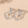 Trendige japanische und koreanische minimalistische geometrische quadratische Ohrstecker