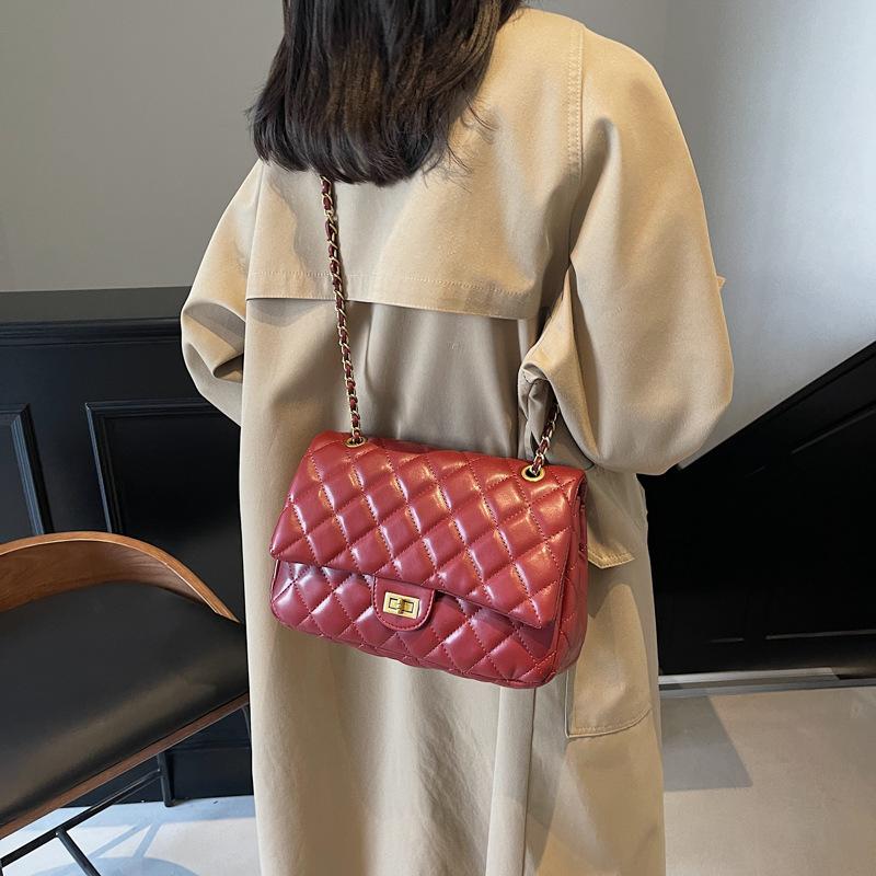 Xiaoxiangfeng diamantkedja 2025 enfärgad ny väska dam mjukt läder mode mångsidig axel armhåleväska