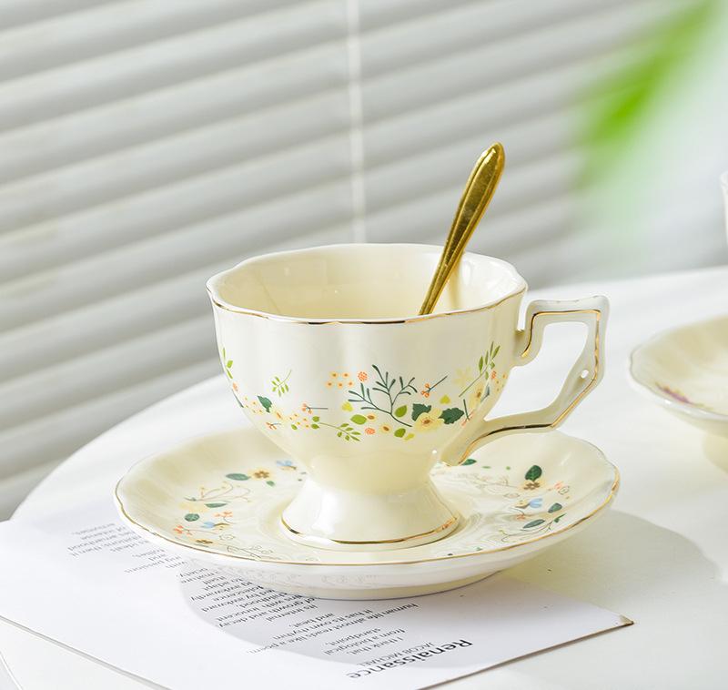 Taza y plato de café de cerámica de flores pequeñas vintage de Phnom Penh francés para té de la tarde