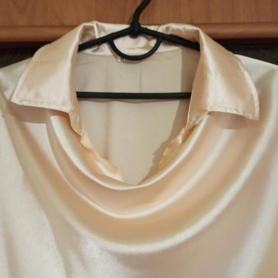 A Simple and Elegant Printed Swing-neck Shirt Collar for Women