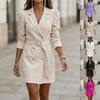 Rochie de damă la modă cu mânecă colorată și fustă elegantă tip costum care definește talia