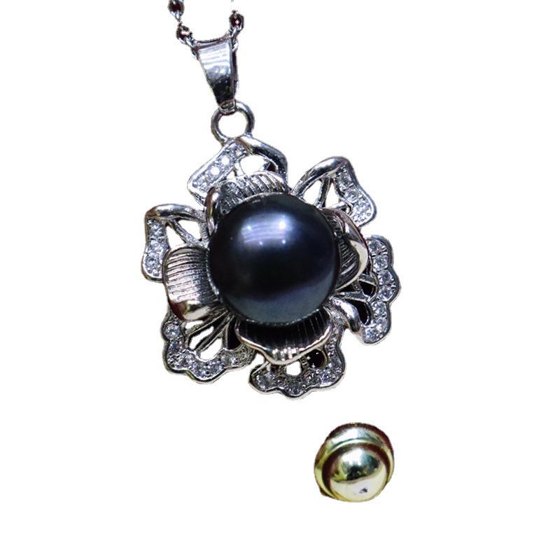 3D Flower Freshwater Pearl Pendant Necklace for Women, 18K Gold-Plated, 8-9mm, Elegant Clavicle Chain.