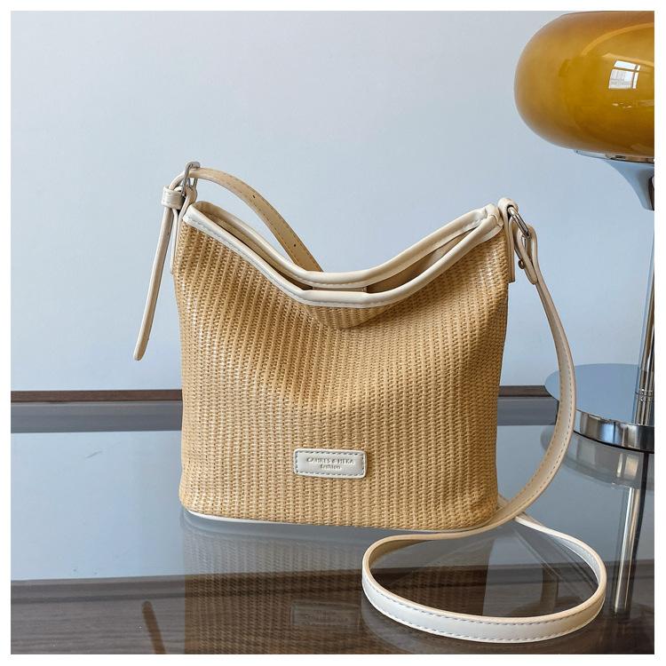 

Нишевая плетеная сумка подмышку женская сумка 2025 новая мода портативная соломенная сумка универсальная на плечо сумка-мессенджер бежевый