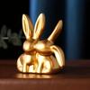1 Stück Goldener Kuss Paar Hase Figur Einzigartige Ästhetische Harz Statue Vielseitige Innen Außen Dekoration für Zuhause Büro Regal