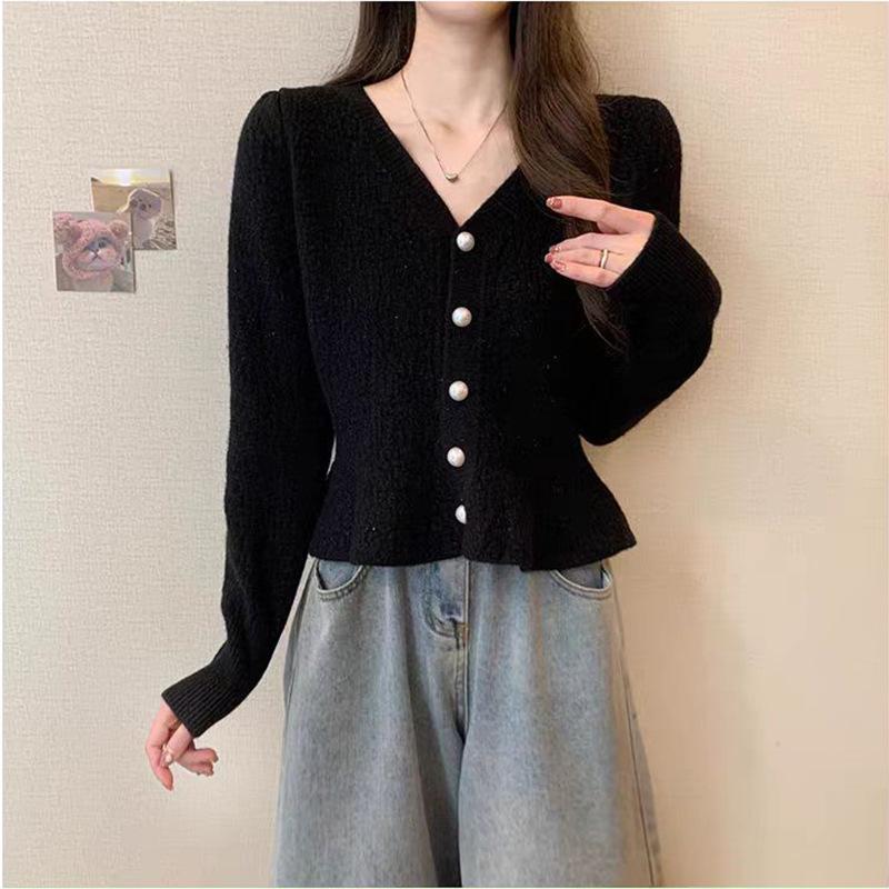 

Весенний вязаный кардиган с подолом русалки, женский новый корейский модный свитер с длинными рукавами и V-образным вырезом с жемчужной пряжкой, женская куртка One size чёрный