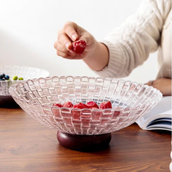 Luxury Glass Fruit Bowl for Coffee Table: High-End Reception Tray for Snacks, Nuts, and Dried Fruits.