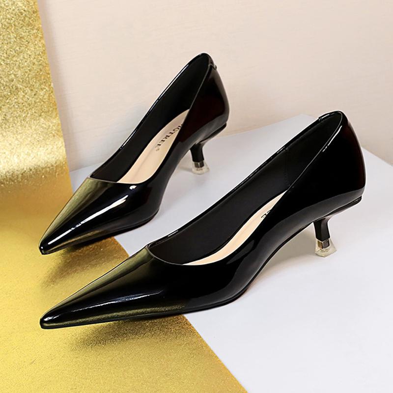 Fashion Patent Leather Mid Heel Women Shoes 2025 Spring New Kitten Heels 4.5 Cm Pointed Shoes Women Pumps Occupational OL Office Heels