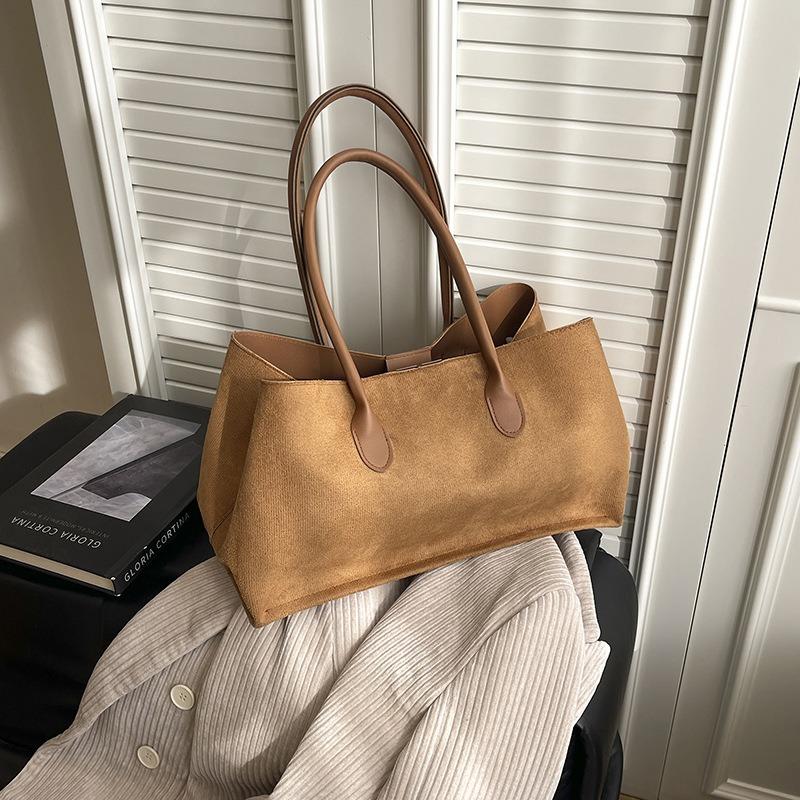 Suede Retro Large-capacity Armpit Bag, New Fashion Women's Bag, High-end Tote Bag, Commuter Shoulder Bag.
