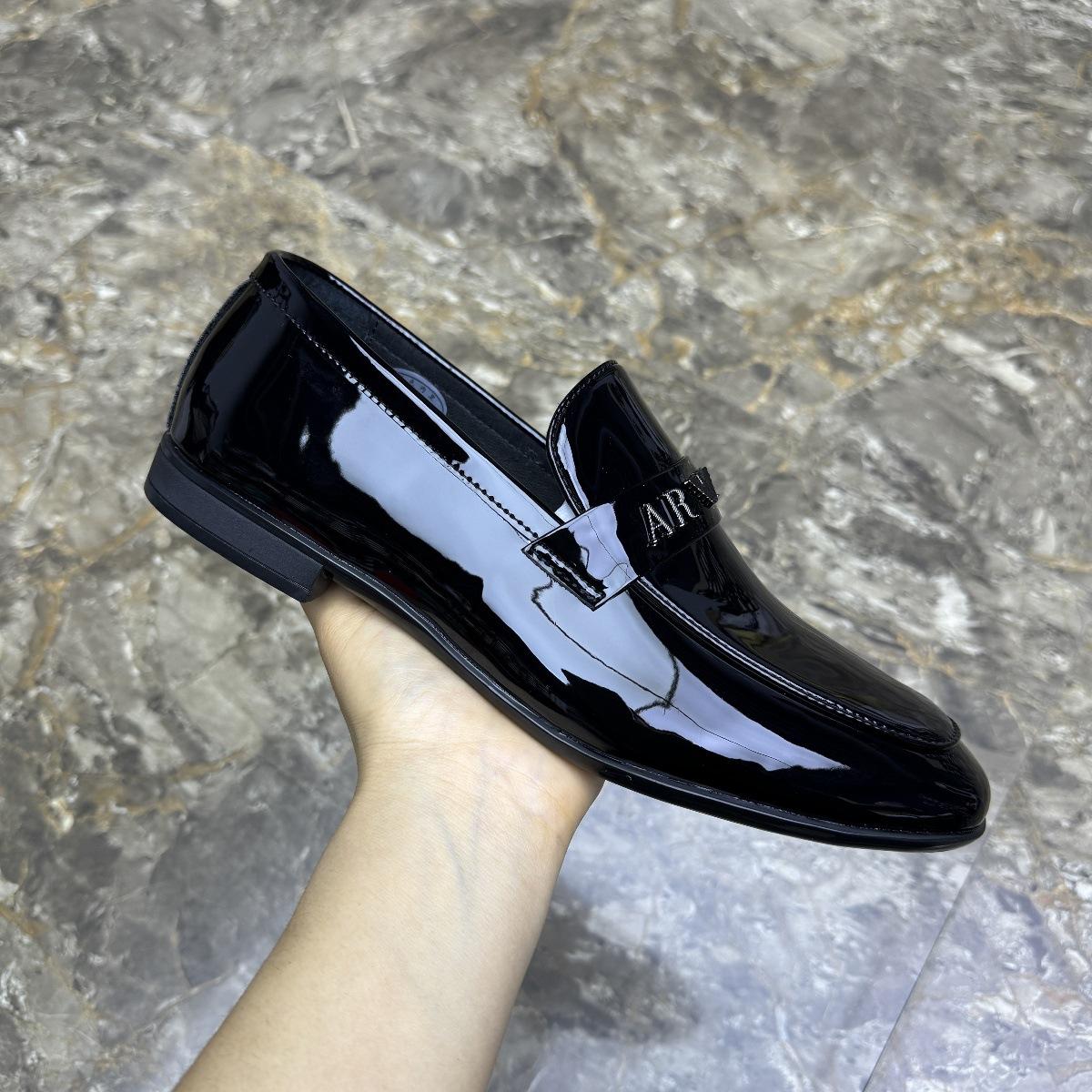 

Весна 2025 новая мужская обувь тренд мода лакированная глянцевая мужская трендовая обувь черная повседневная обувь легкая обувь-бини 44