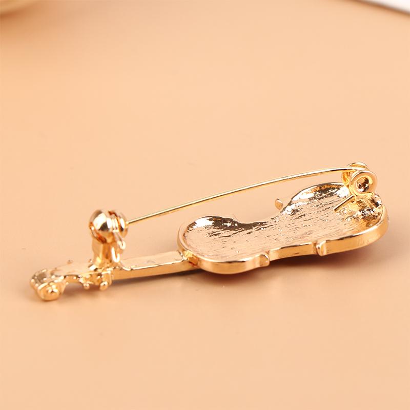 1ks Elegantní červené housle Pins Brože Lady Instruments Brož Šperky
