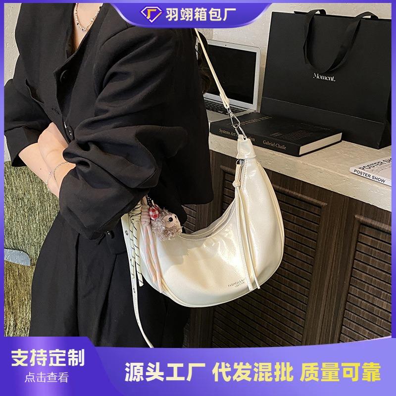 Today's Popular Bags Are Women's New Fashionable and Versatile High-end Shoulder Bags, Retro Messenger Dumpling Bags.