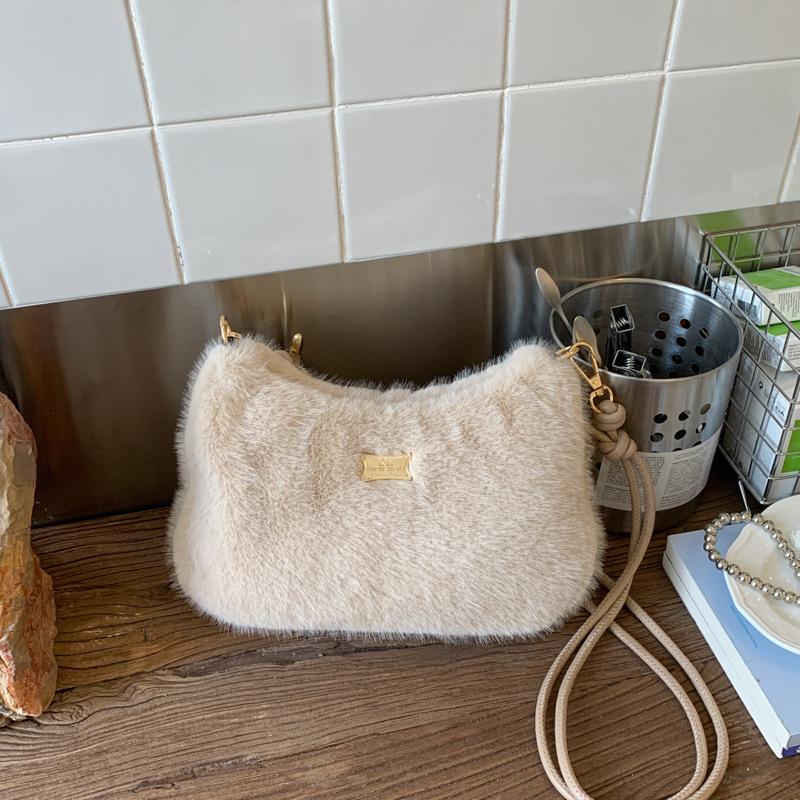 Plush bag women's 2025 autumn and winter niche plush shoulder bag popular fashion commuter messenger small square bag