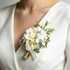 Hvid Bryllupsblomst Rustik Brudgom Knaphul til Brud Brudepige Brudgom Groomsman Vestlig Silkeblomst Fest