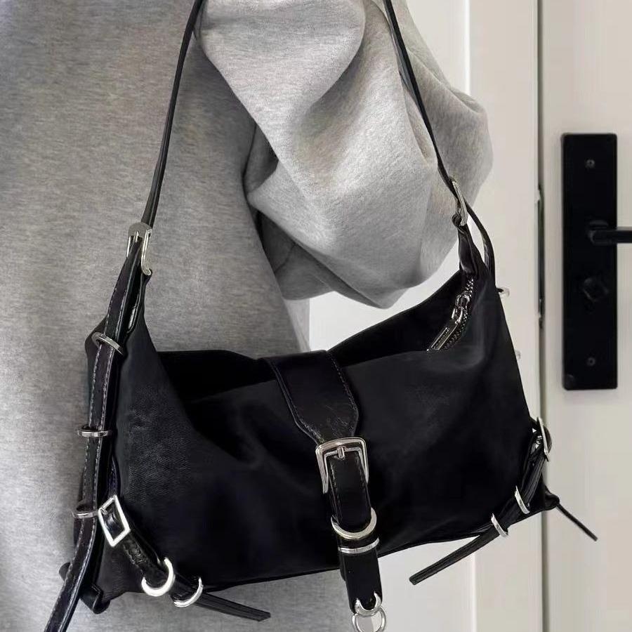 

New fashion trend chic niche armpit bag casual simple women s mobile phone small satchel shoulder messenger bag