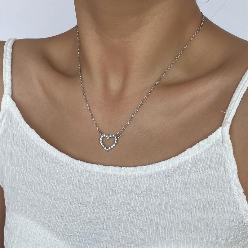 Love Alloy Necklace Jewelry Versatile Diamond Clavicle Chain Women's Water Wave Chain Premium Neck Chain