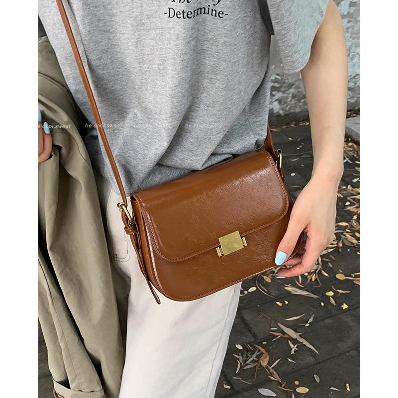 Retro texture women's small bag 2025 new simple solid color small square bag versatile shoulder messenger bag