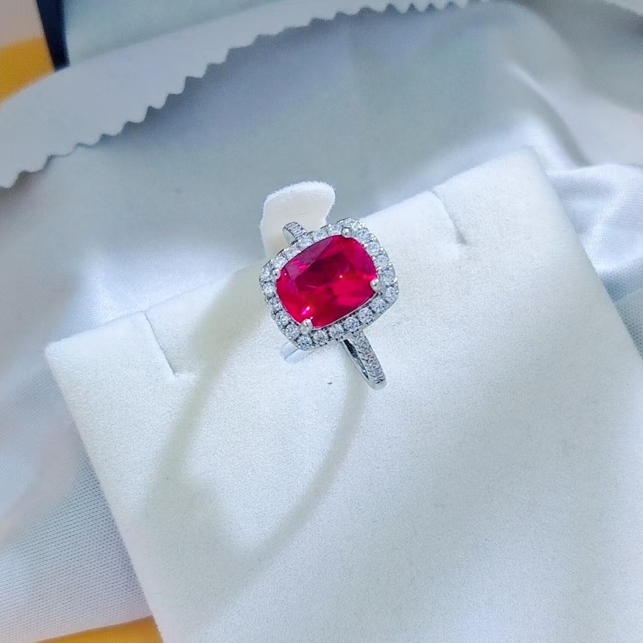 

Європейський та американський ювелірний набір, натхненний сапфірами: Універсальний набір: намисто, каблучка та сережки, прикрашені повними діамантами, для жінок. Gold Plated Copper