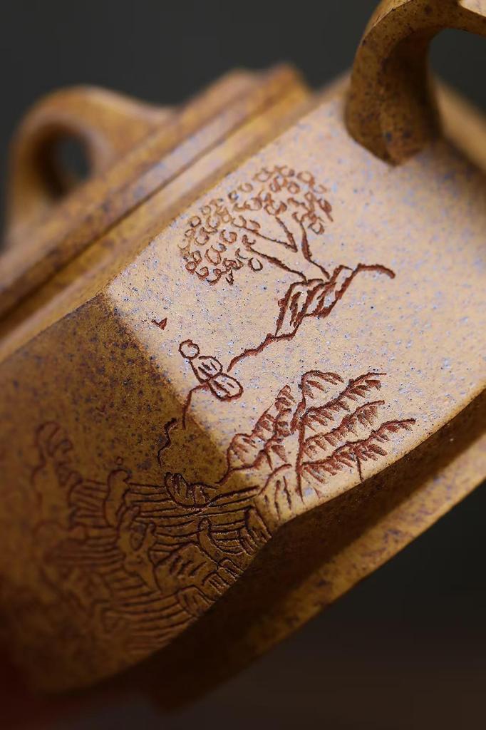 Hexagonal Sea View Yixing Zisha Teapot with Dragon Bone Gold Sand