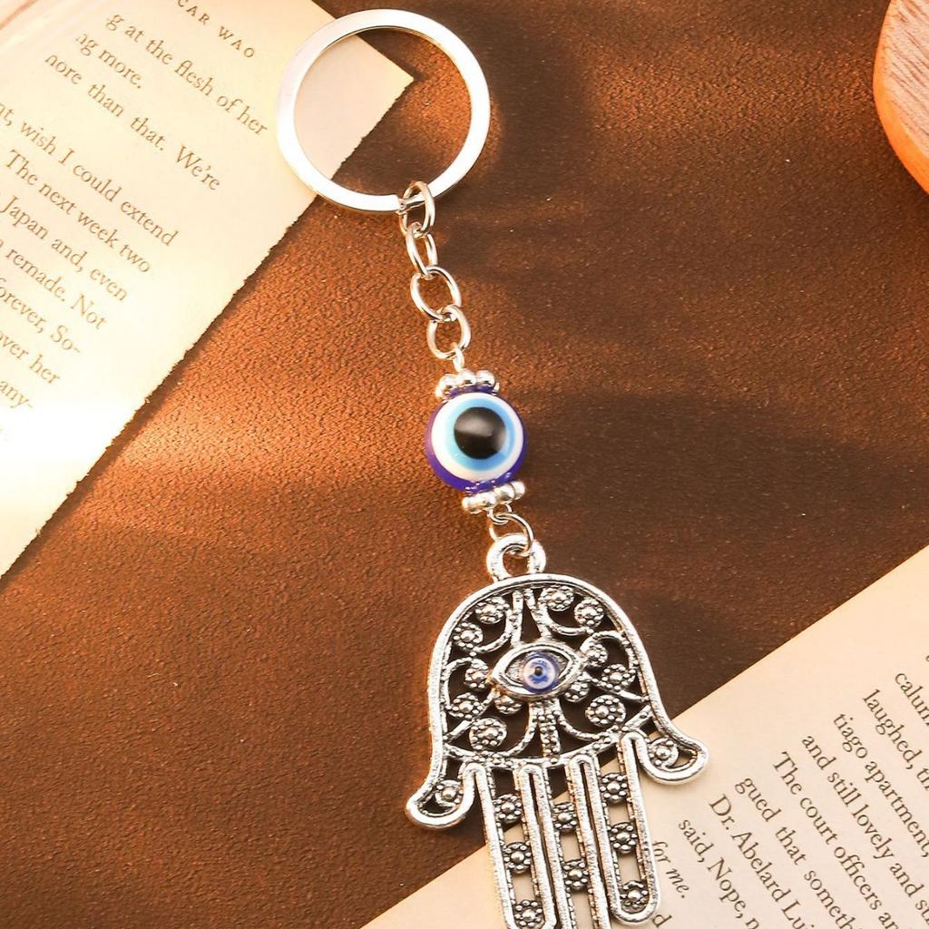 Retro Ethnic Style Fatima Palm Keychain Tribal Style Devil'S Eye Dripping Oil Hollow Pendant