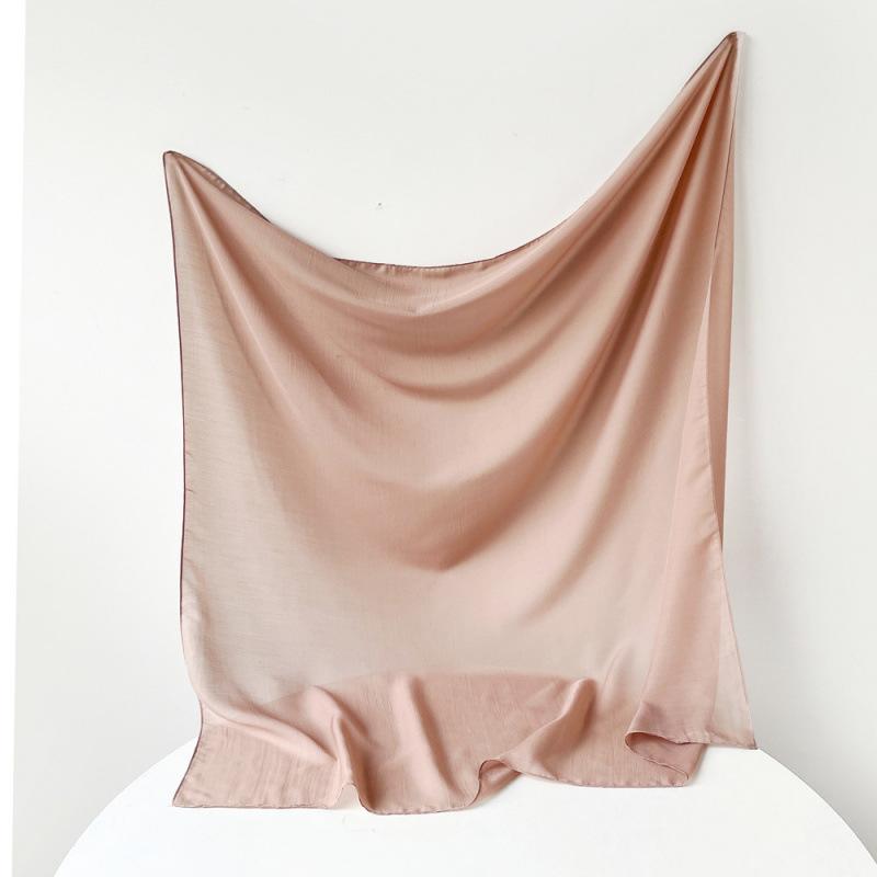 Ensfarvet skjerf Tyrkia Gaskludskjerf Stort firkantet skjerf Vår Nytt Silkeskjerf Europeisk og Amerikansk Hodeskjerf Skjerf