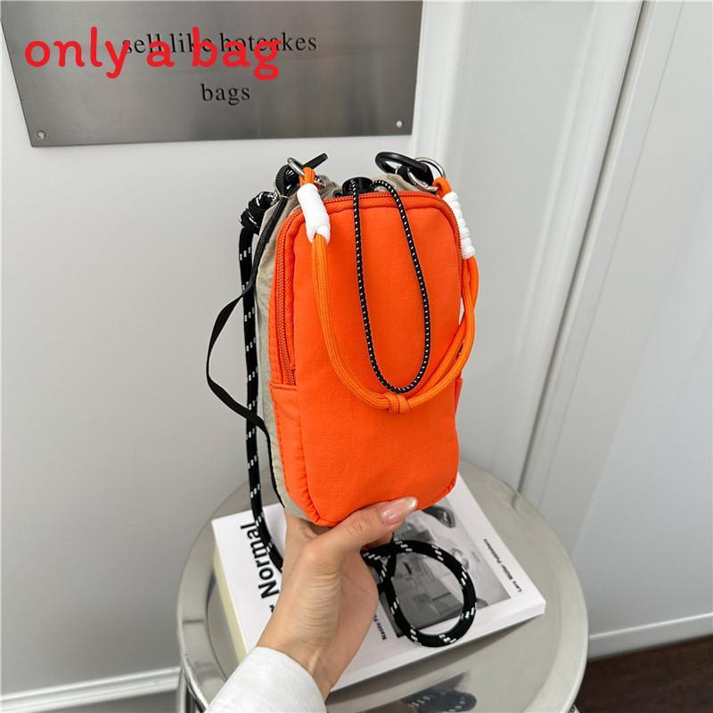 Urban Minimalist Single Shoulder Bag With Nylon Material For Daily Commuting