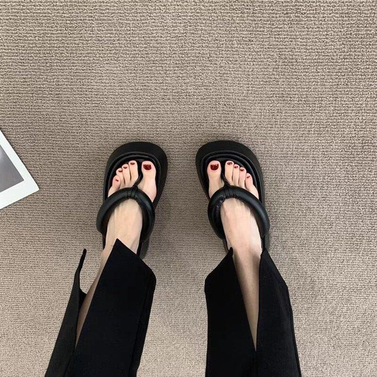 Cool slippers women's summer outer wear thick-soled flip-flops 2025 new summer beach seaside toe bread bubble slippers