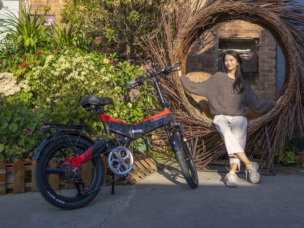 LANKELEISI G650 foldable electric bicycle features a 500W motor, 48V 12.8Ah battery, a top speed of 35km/h, a range of 110km, 20*2.4 inch tires.