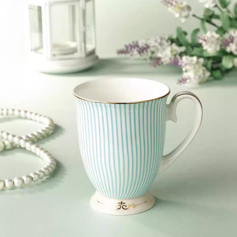 Serie a righe: Tazza in Bone China Placcata Oro – Mix & Match