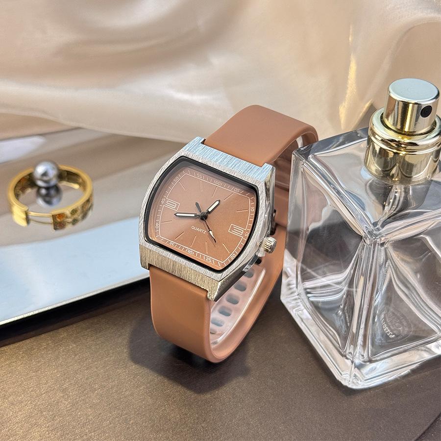 Simple Arc Square Brushed Shell Watch Premium Sense Women's Skin Sense Silicone Silky New Quartz Watch