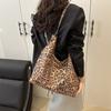 2025 New Retro Flannel Bag Women's Large-capacity Fashion Trend Autumn Shoulder Bag Lazy Wind Tote Bag Tide