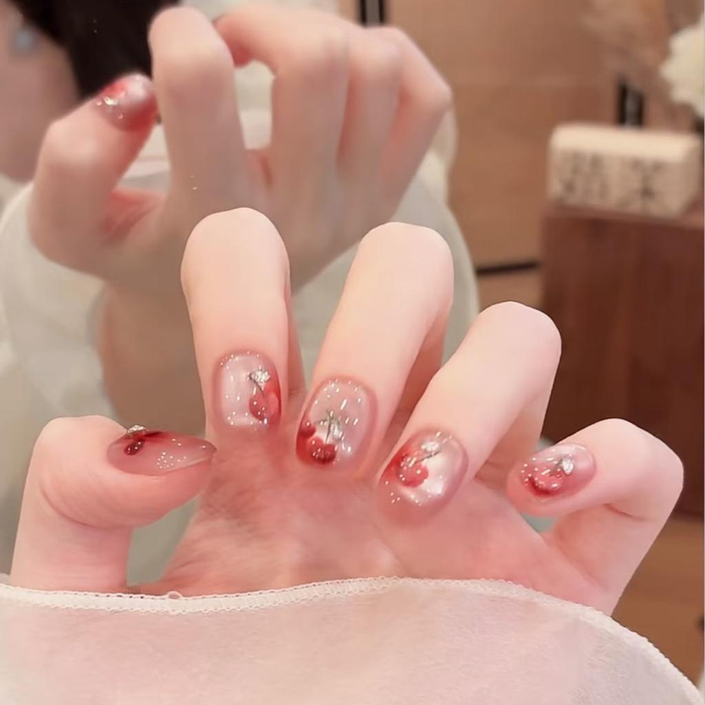 10 Pezzi Unghie Finte Nude Occhio di Gatto Fatte a Mano Corte Quadrate Rotonde Con Strass Ciliegia Rossa 3D Dolci Unghie Finte Per Donne e Ragazze