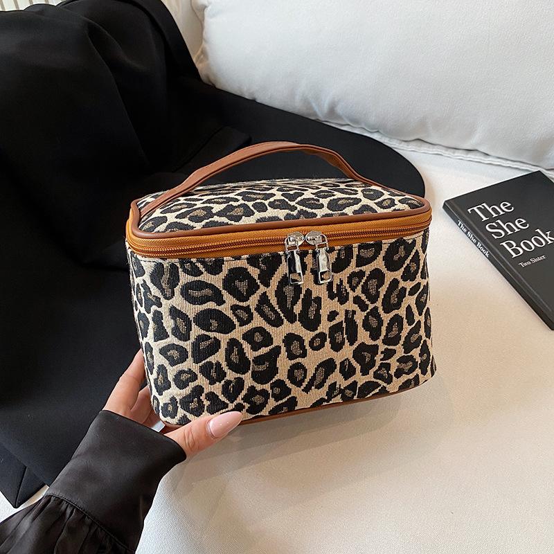 2026 New Leopard Print Cosmetic Bag Large Capacity Cosmetic Storage Bag Portable Toilet Bag коричневый