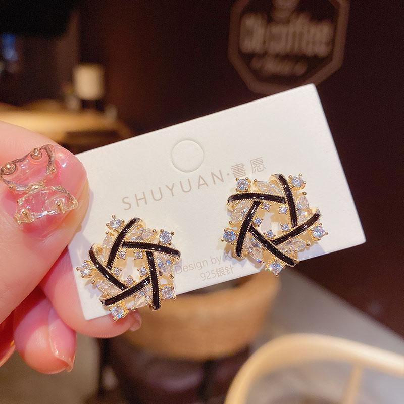 

NEW Fashion Irregular Geometric Crystal Gold Stud Earrings for Women Exquisite Statement Earrings Luxury Zircon Accessories