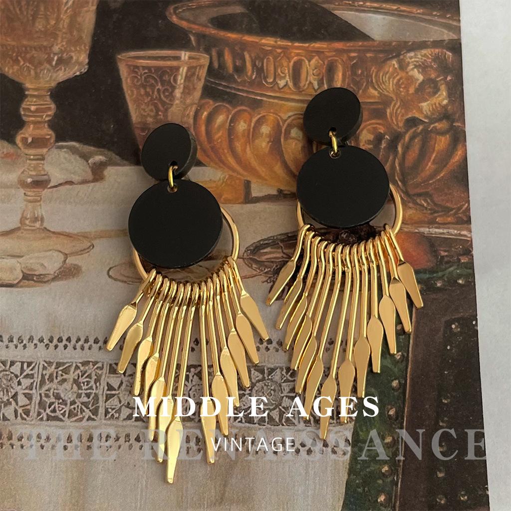 

Medieval French long fringed black gold earrings retro exaggerated style versatile face and small ear jewelry