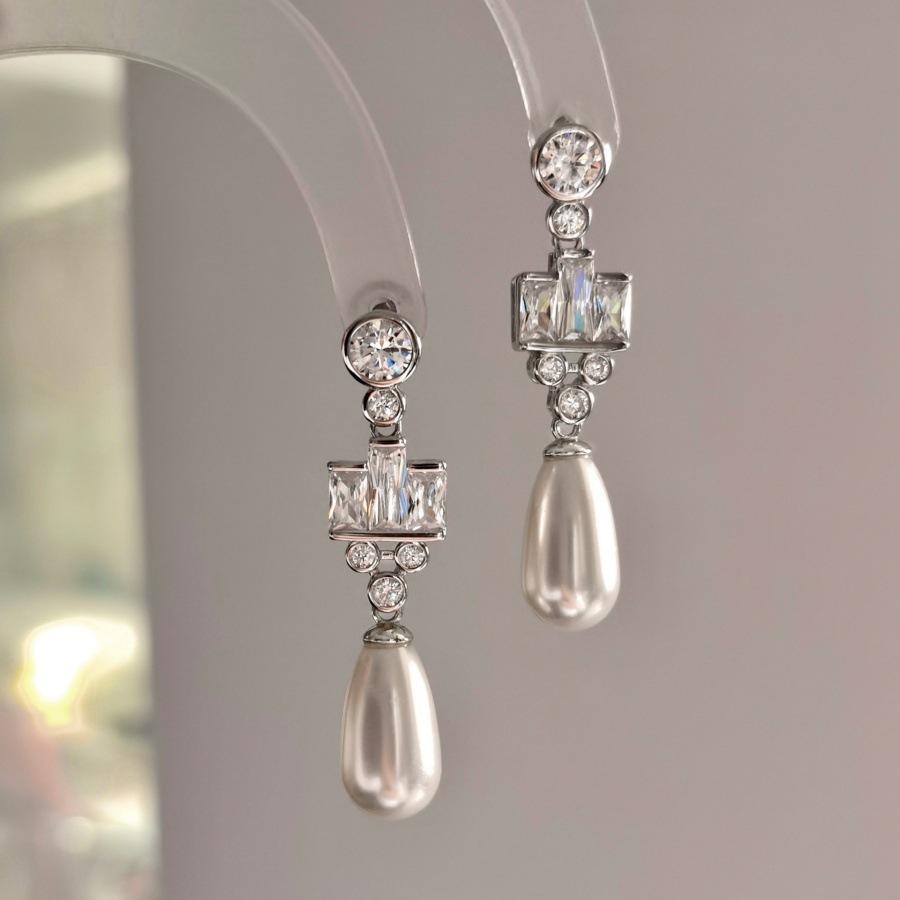 Heavy Industry Zircon Water Drop Pearl Stud Earrings Temperament Light Luxury Earrings Niche Design Versatile Earrings