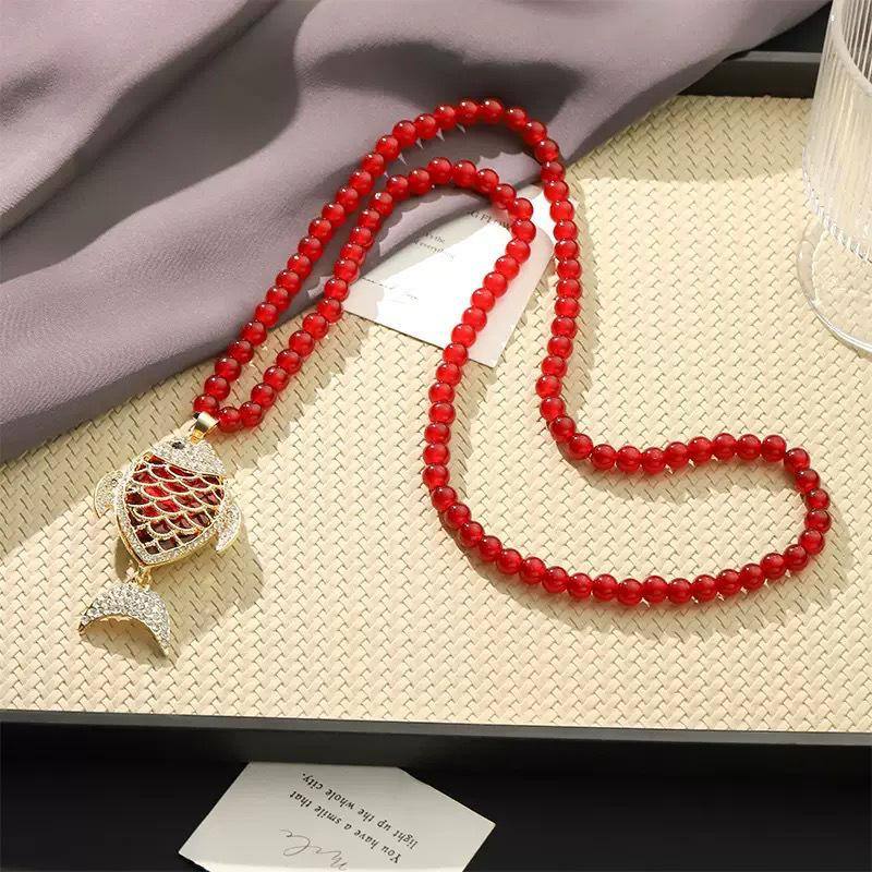 Retro Red Crystal Pendant Necklace: Versatile, High-End Fashion Accessory for Women