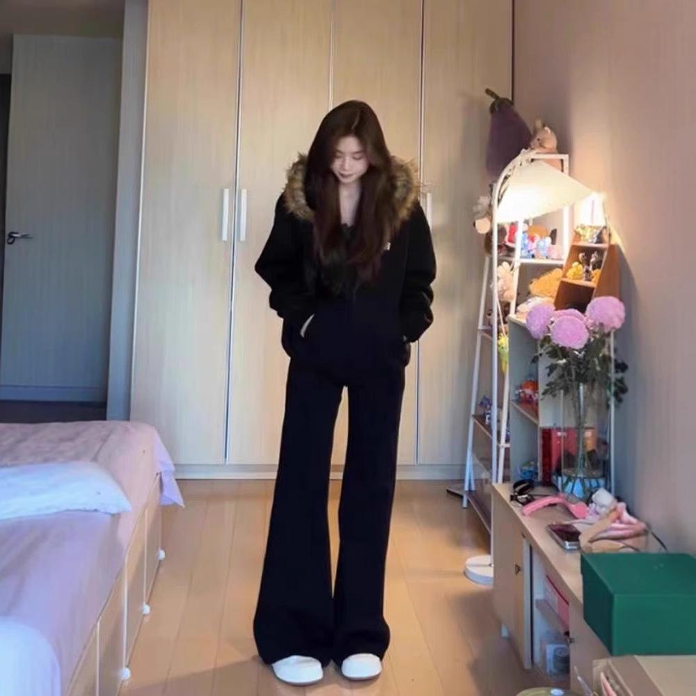 Women's American Retro Black Low-Waisted Slimming Micro-Flare Jeans - Winter Horseshoe Floor-Length Pants
