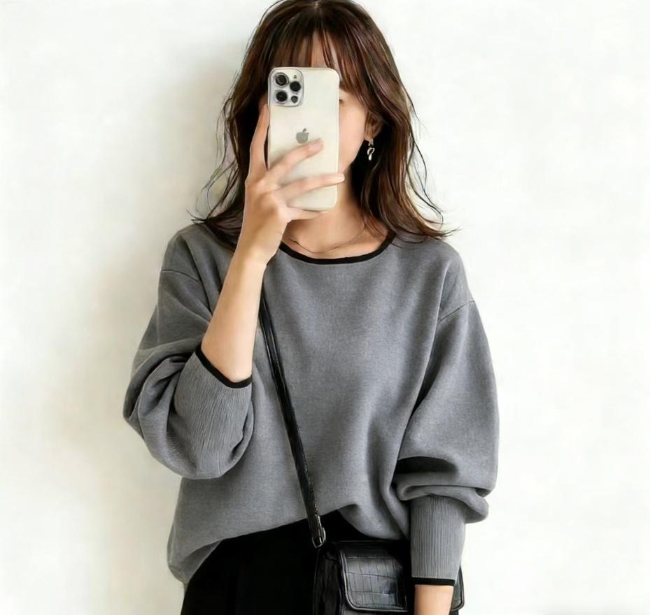 2026 Spring Women's Japanese Style Round Neck Long Sleeve Patchwork Color Block Pullover T-shirt, Slimming, Available in 3 Colors.
