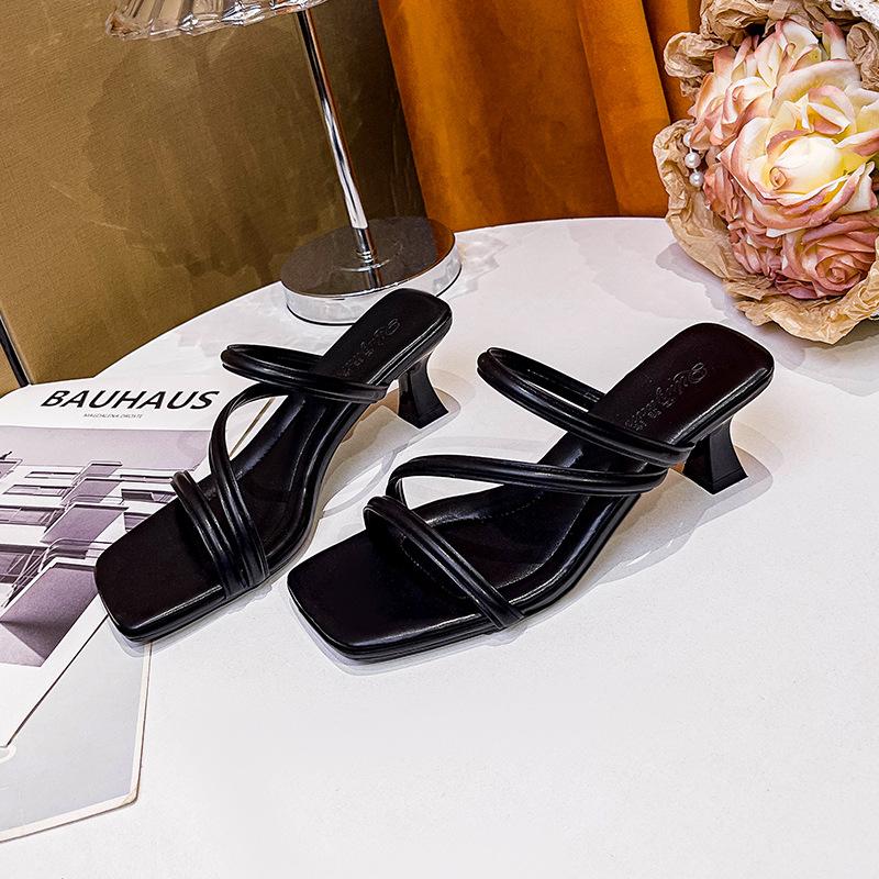 

High-heeled slippers women s summer outer wear fashion 2025 new square head high-heeled shoes stiletto French one-word with cool slippers 34 чёрный