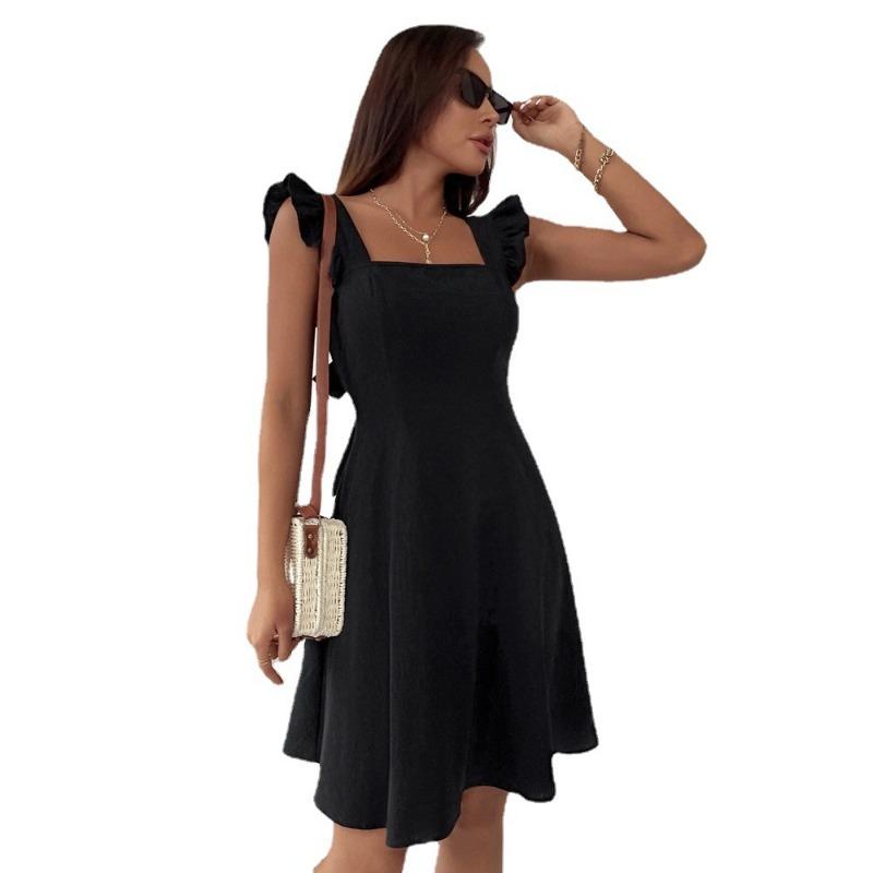 A New Women's Dress with A Sweet Country-style Halter TopA Stylish Commuting and Vacation Beach Dress