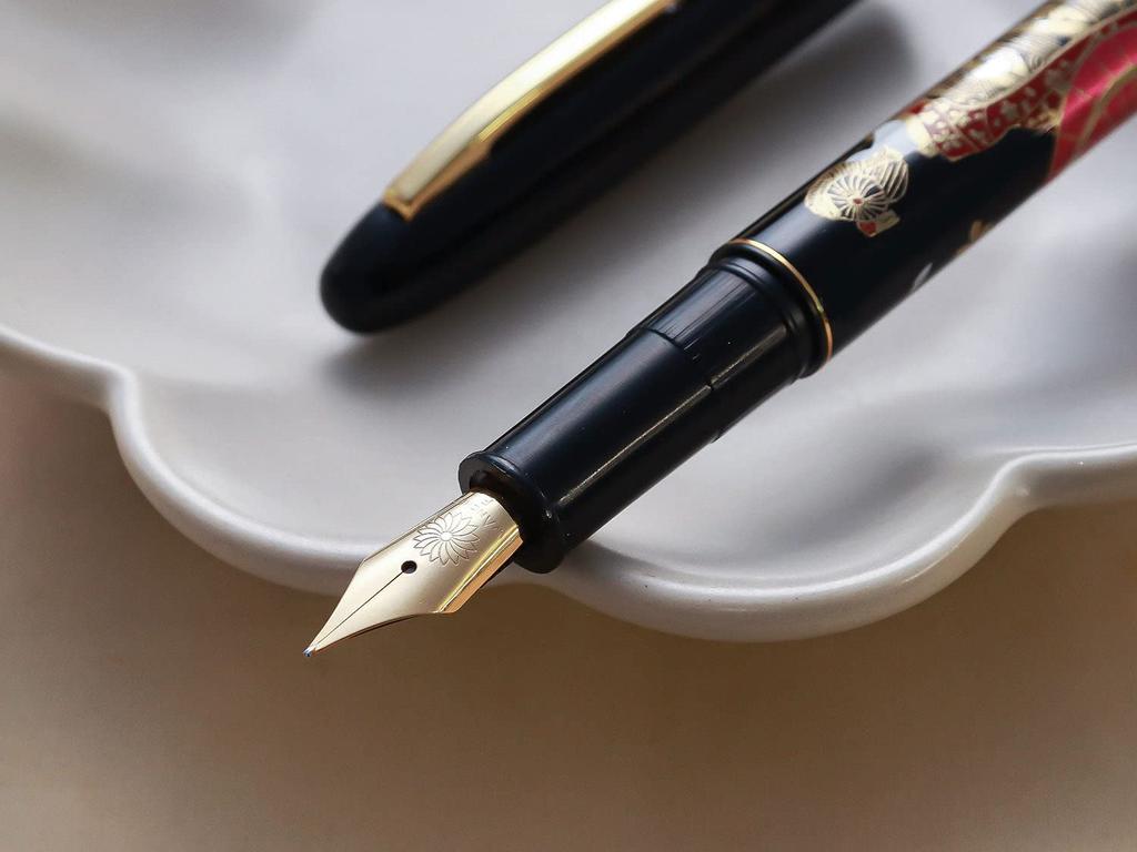 WANCHER Kuretake Modern Hana Maiko Fountain Limited Edition HANA MAIKO Fine Maki-e Pen, (F Nib)