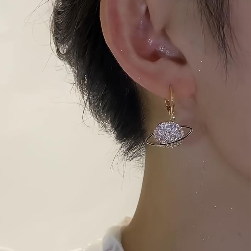 Elegantní asymetrické dlouhé visací náušnice, slitinový věnec, kámen data narození v prosinci, téma Mardi Gras, univerzální pro denní i sváteční nošení.