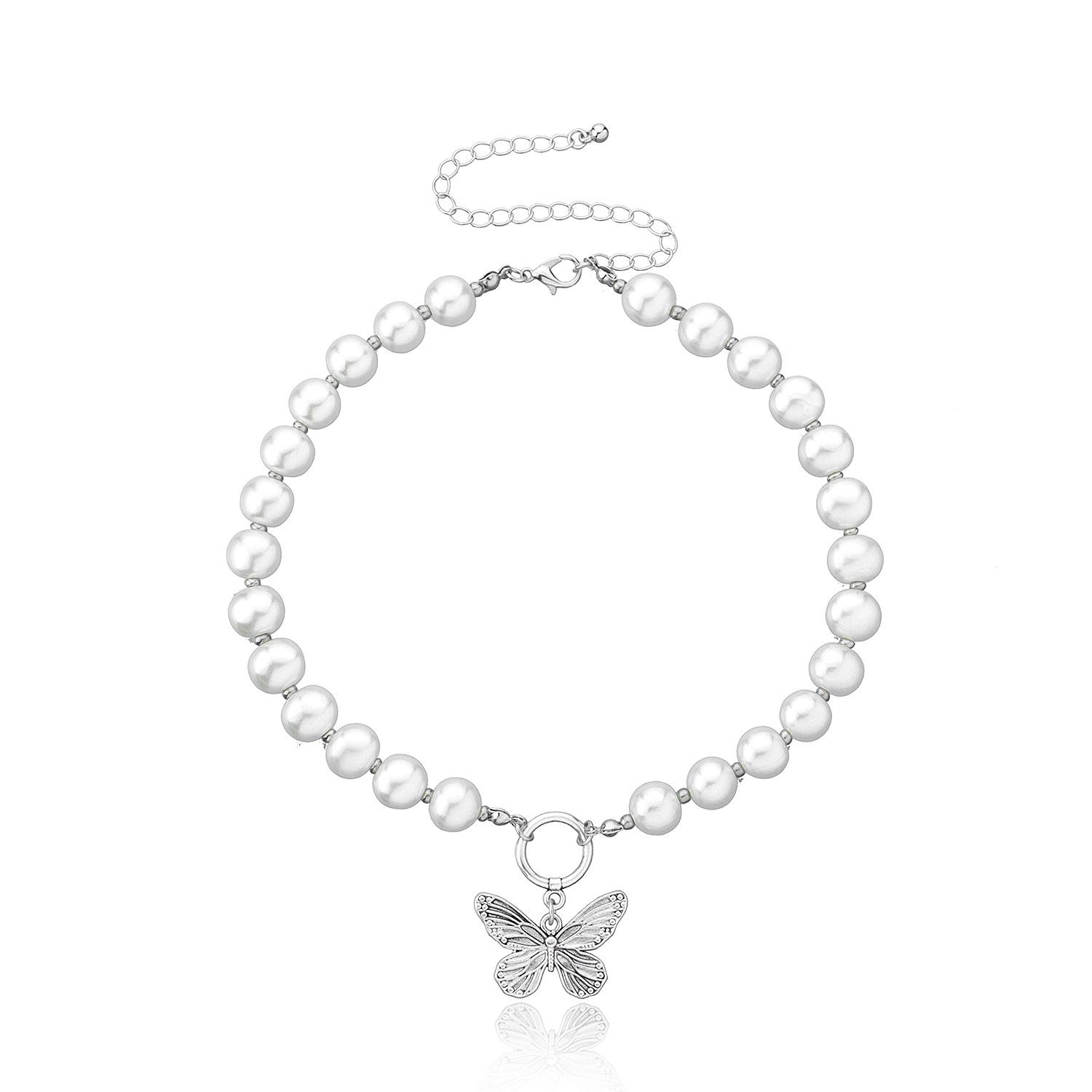 Short retro metal butterfly pendant necklace, fashionable personality popular pearl necklace.