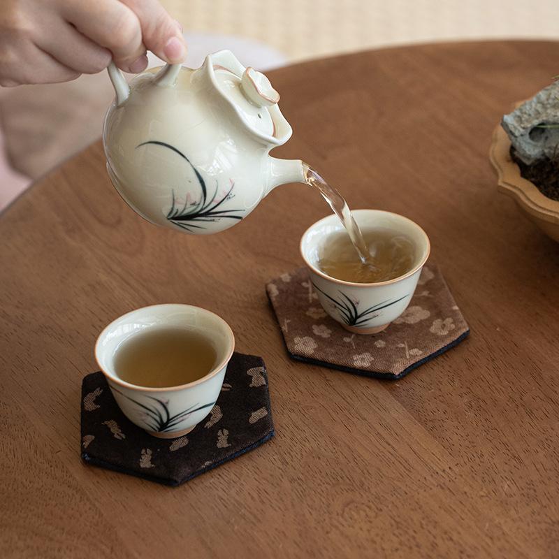 Nowa chińska podkładka w kształcie spalonego kwiatu w stylu retro, taca na herbatę, podkładka pod filiżankę, izolacyjna podkładka z tkaniny do użytku domowego, akcesoria do zestawu do herbaty