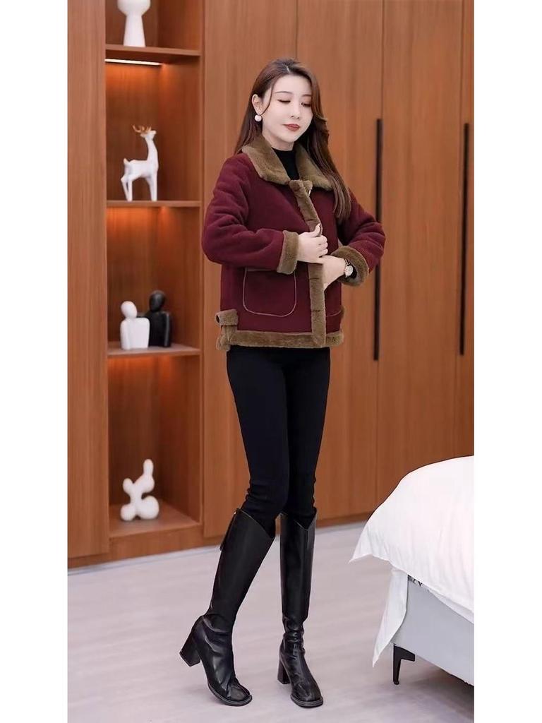 Stylish Warm Padded Jacket for Middle-Aged & Elderly Women - Age-Defying, Slimming, Belly-Concealing Autumn/Winter Trend.