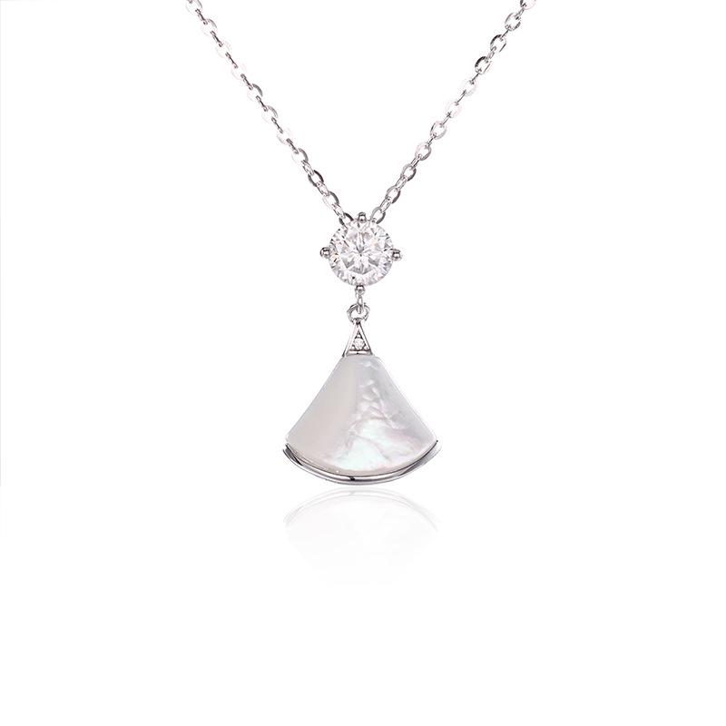 

Ожерелье с подвеской в форме веера из муассанита из блестящего стерлингового серебра Sterling Silver