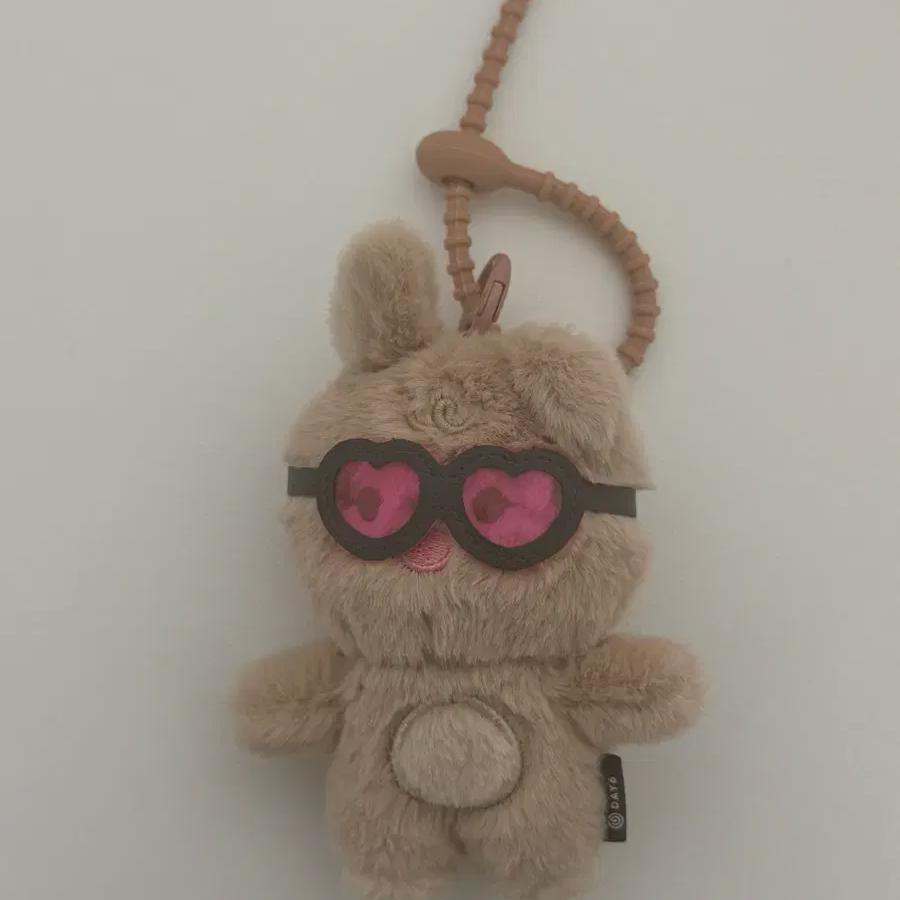 

Я принимаю таблетку для загара Day6 Denimals!