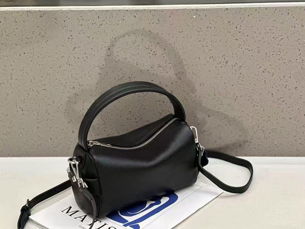 2025 Large Capacity Korean Style Soft Genuine Leather Cheese Handheld Underarm Bag - Light Luxury Casual Niche Design