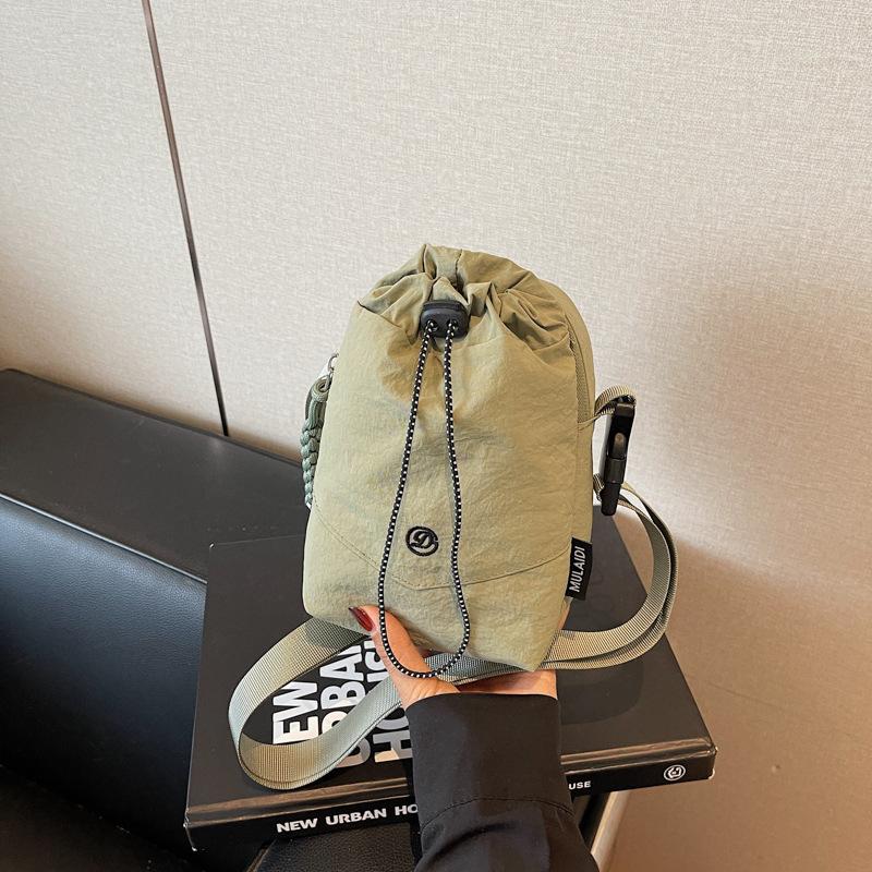 

Lightweight mobile phone bag brandhand ultra-thin waterproof canvas bag messenger bag versatile walking bag зелёный